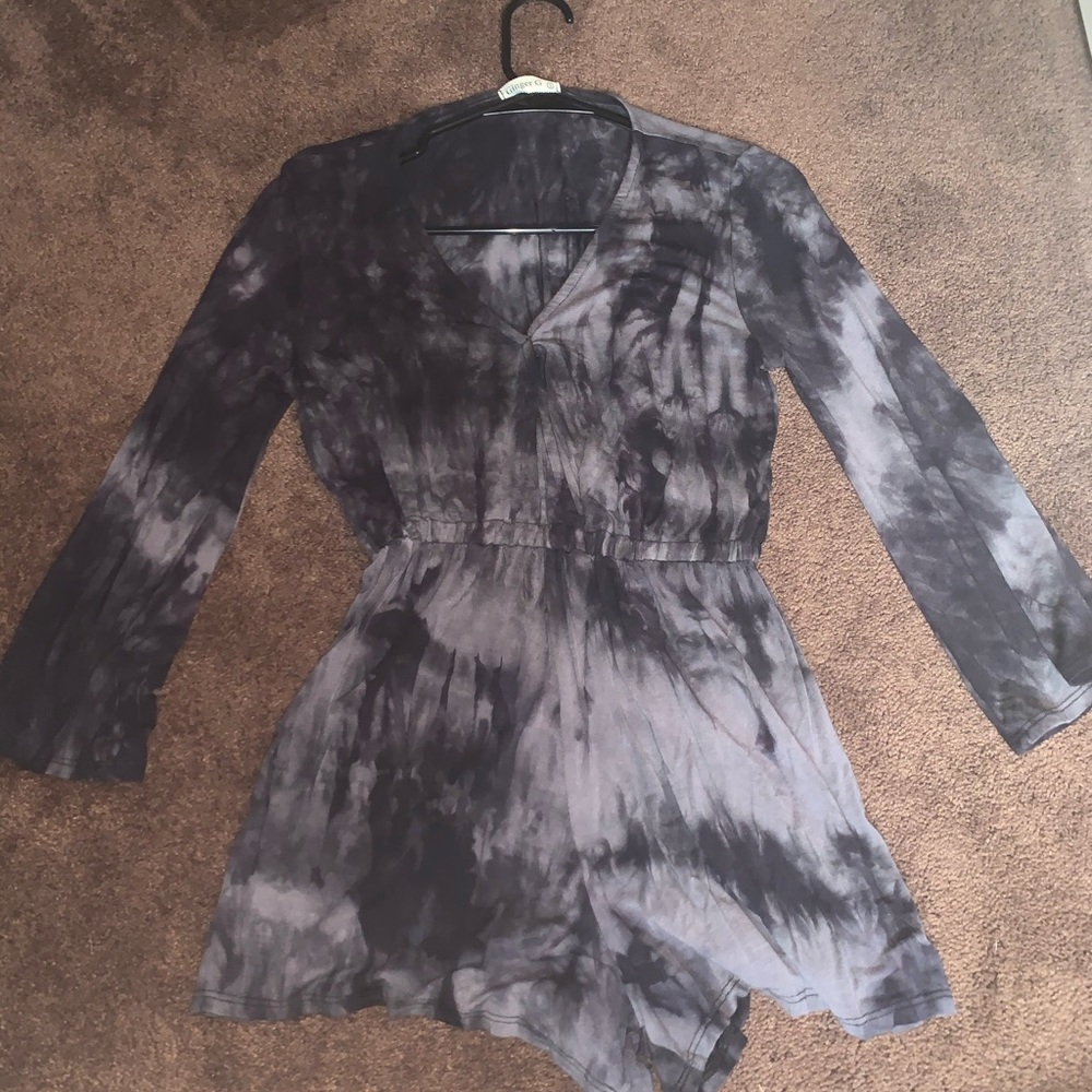Black&grey long-sleeve romper